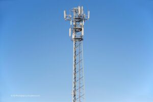 Montage-Aarbechten vun enger GSM-Antenn